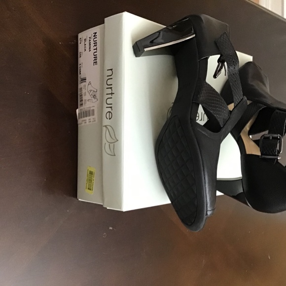 Shoes, Brahmin handbag, designer dress - Picture 16 of 16